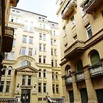 Pop Up - Downtown بيت شباب *