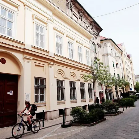 Pop Up - Downtown Хостел